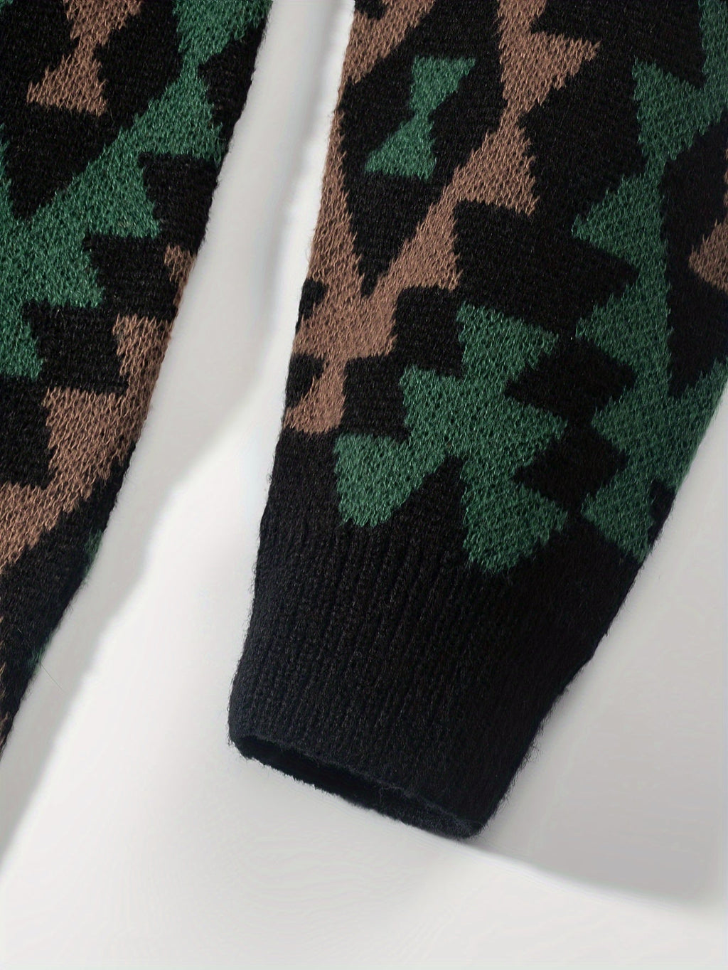 Black Geometric Pattern Relaxed Fit Knit Jumper with Ribbed Cuffs for Men
