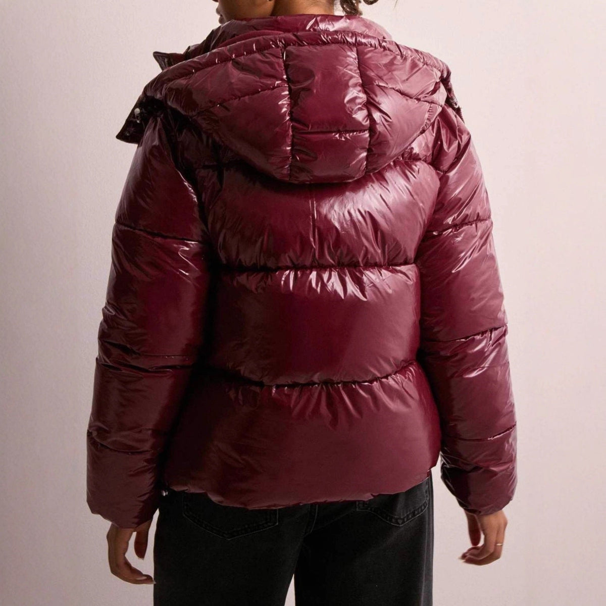 Glossy Polyester Quilted Jacket with Adjustable Hood and Zip Pockets for Women